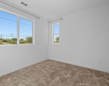 1556 W Plaza Del Amo - Photo Thumbnail 29