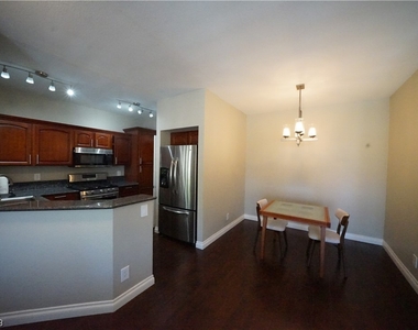 251 S Green Valley Parkway - Photo Thumbnail 12