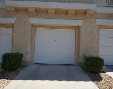 251 S Green Valley Parkway - Photo Thumbnail 7