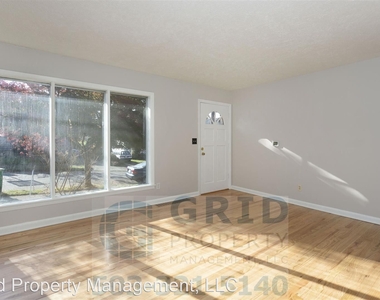 4135 Se Schiller St - Photo Thumbnail 12