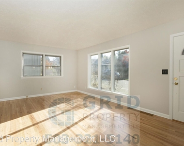 4135 Se Schiller St - Photo Thumbnail 0