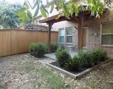 1183 Sophia Street - Photo Thumbnail 18