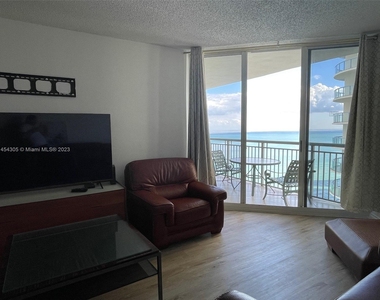 17375 Collins Ave - Photo Thumbnail 10