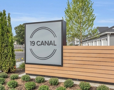 19 Canal - Photo Thumbnail 0
