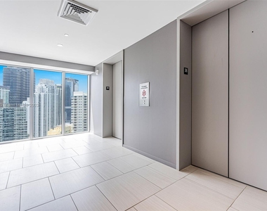 1300 Brickell Bay Dr - Photo Thumbnail 38