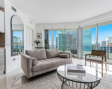 1300 Brickell Bay Dr - Photo Thumbnail 1