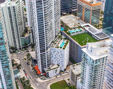 1300 Brickell Bay Dr - Photo Thumbnail 42