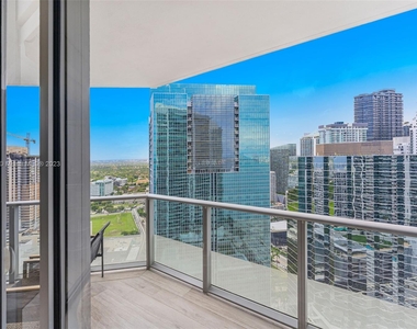 1300 Brickell Bay Dr - Photo Thumbnail 34