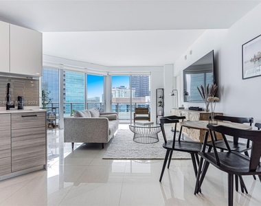 1300 Brickell Bay Dr - Photo Thumbnail 6