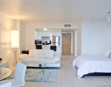 2301 Collins Ave - Photo Thumbnail 15