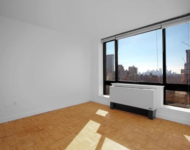 West 42nd Street - Photo Thumbnail 3