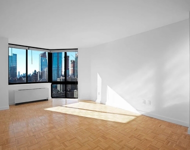 West 42nd Street - Photo Thumbnail 1