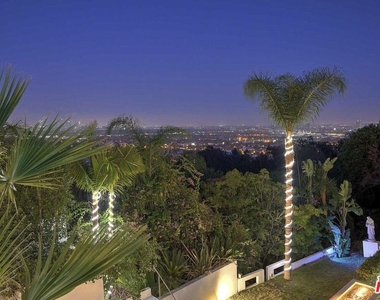 8380 Hollywood - Photo Thumbnail 1