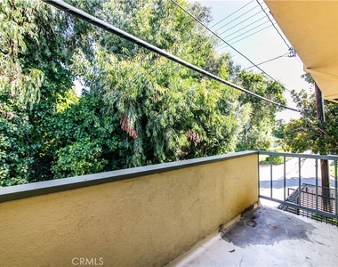 13537 Burbank Boulevard - Photo Thumbnail 5