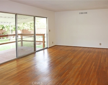 8625 Crescent Avenue - Photo Thumbnail 4