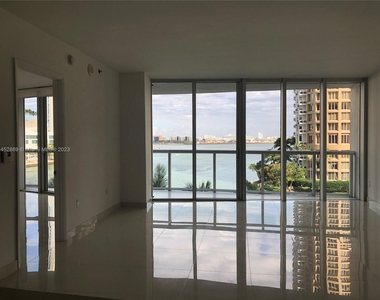 475 Brickell Ave - Photo Thumbnail 4