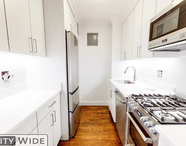 240 East 82nd Street - Photo Thumbnail 3