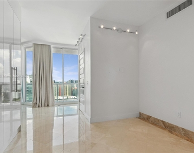 16400 Collins Ave - Photo Thumbnail 20