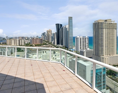 16400 Collins Ave - Photo Thumbnail 8