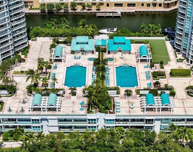 16400 Collins Ave - Photo Thumbnail 24