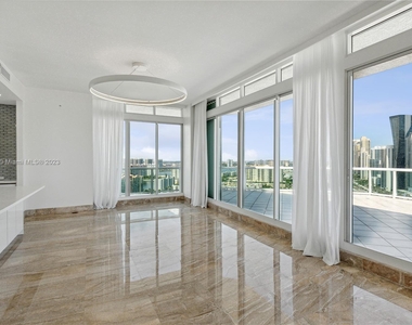 16400 Collins Ave - Photo Thumbnail 3