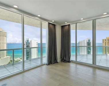 16400 Collins Ave - Photo Thumbnail 11