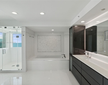 16400 Collins Ave - Photo Thumbnail 14