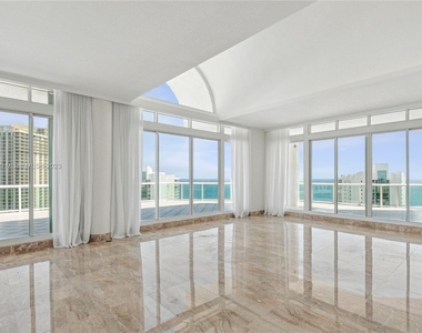 16400 Collins Ave - Photo Thumbnail 2