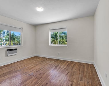 428 Collins Ave - Photo Thumbnail 19