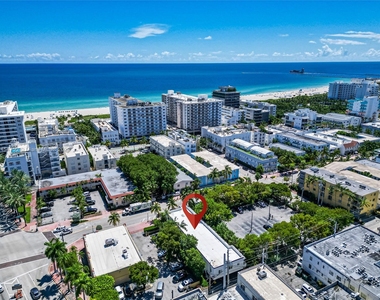 428 Collins Ave - Photo Thumbnail 4