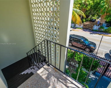 428 Collins Ave - Photo Thumbnail 37