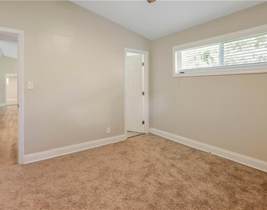 1260 Lynwyn Lane Se - Photo Thumbnail 22