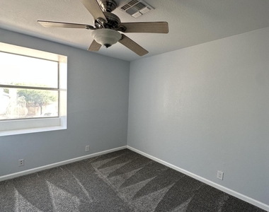 4060 W Camino Del Rio Drive - Photo Thumbnail 9