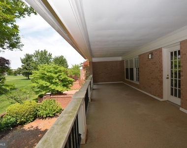 9441 Turnberry Dr - Photo Thumbnail 12