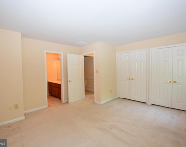9441 Turnberry Dr - Photo Thumbnail 13