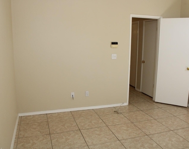 5654 N Violet Avenue - Photo Thumbnail 20