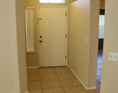 5654 N Violet Avenue - Photo Thumbnail 2