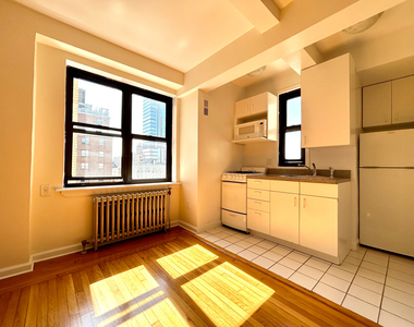Amsterdam Ave & 102nd St - Photo Thumbnail 1