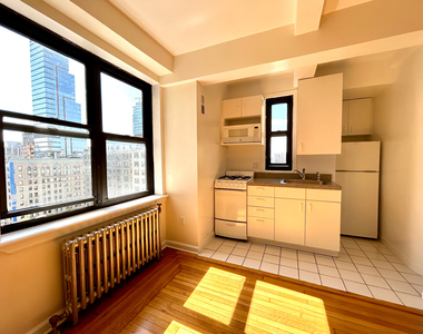 Amsterdam Ave & 102nd St - Photo Thumbnail 3