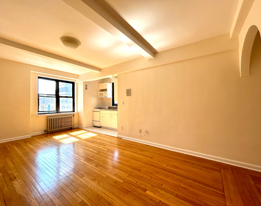 Amsterdam Ave & 102nd St - Photo Thumbnail 2