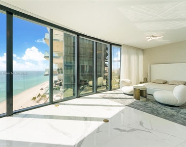 18555 Collins Ave - Photo Thumbnail 5