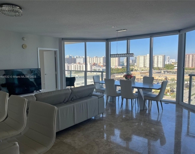 16699 Collins Ave - Photo Thumbnail 2