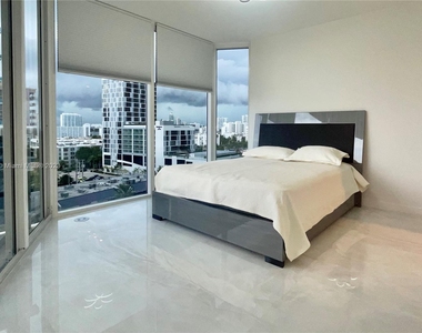 17555 Collins Ave - Photo Thumbnail 19