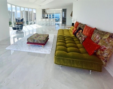 17555 Collins Ave - Photo Thumbnail 8