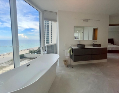 17555 Collins Ave - Photo Thumbnail 13