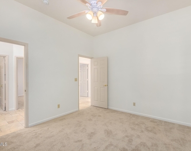 8257 E Lariat Lane - Photo Thumbnail 29