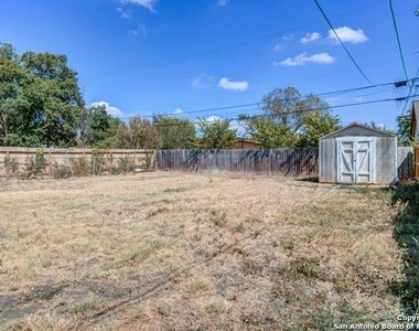 543 Sandalwood Ln - Photo Thumbnail 19