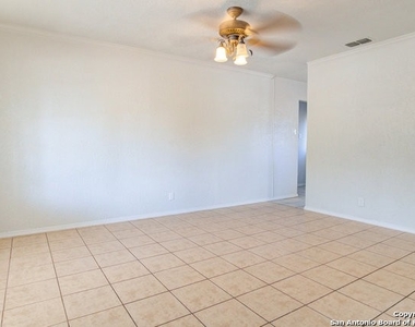 543 Sandalwood Ln - Photo Thumbnail 2