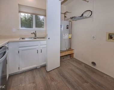 1506 Crestone Ave B - Photo Thumbnail 5