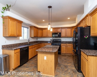 3116 Greenmoor Ct - Photo Thumbnail 10